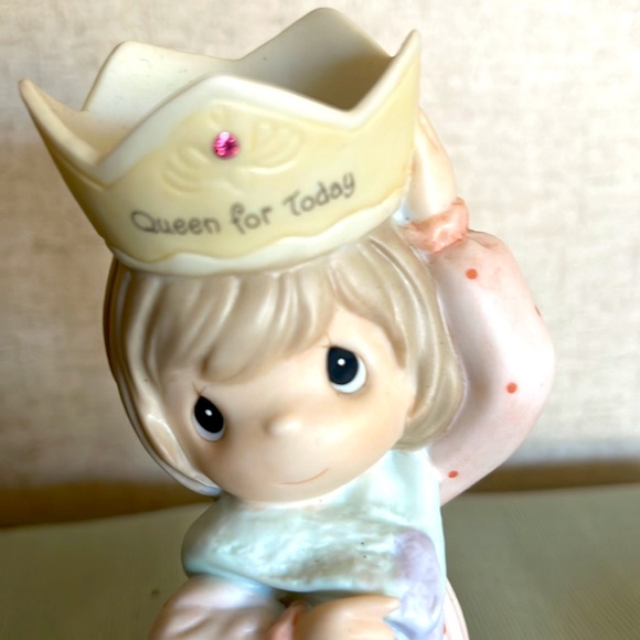 Super cute! Precious Moments Mothers Day “Queen for the Day” figurine Excellent - Picture 5 of 6
